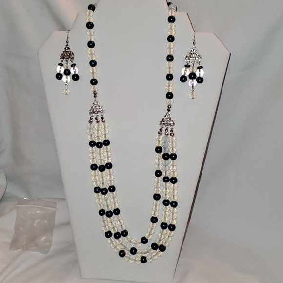 Frosty Bib - Picture 1 of 3